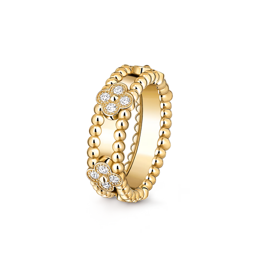 Perlée sweet clovers ring, 18K yellow gold, round diamonds.
