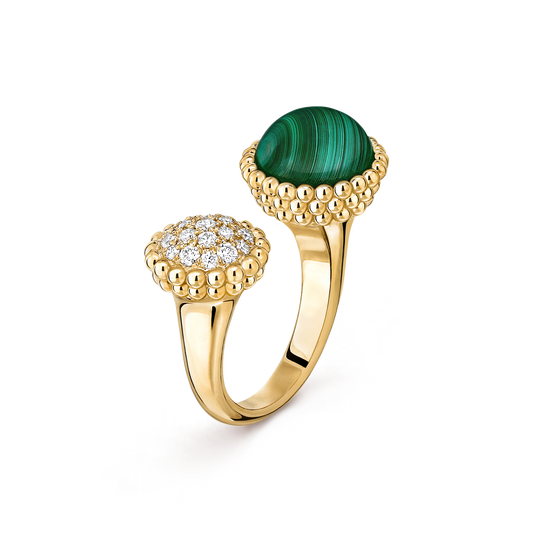 Perlée couleurs Between the Finger ring, 18K yellow gold, malachite, round diamonds.