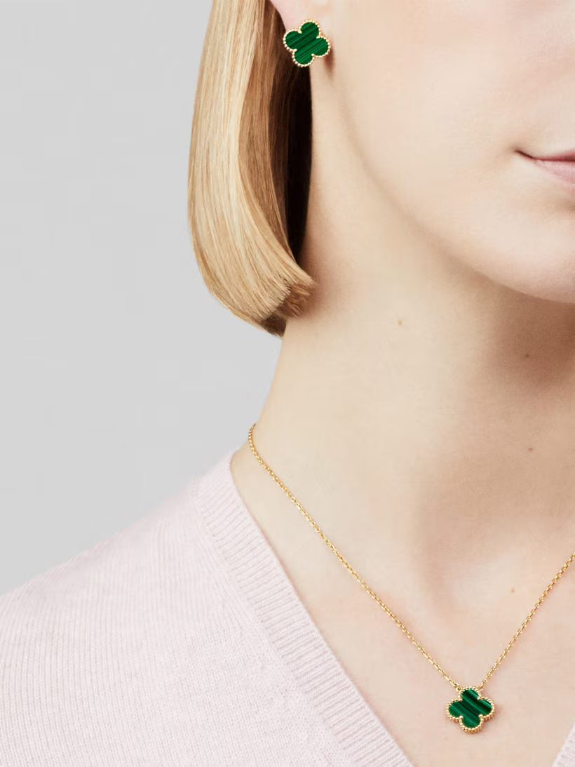 Vintage Alhambra earrings, 18K yellow gold, malachite.