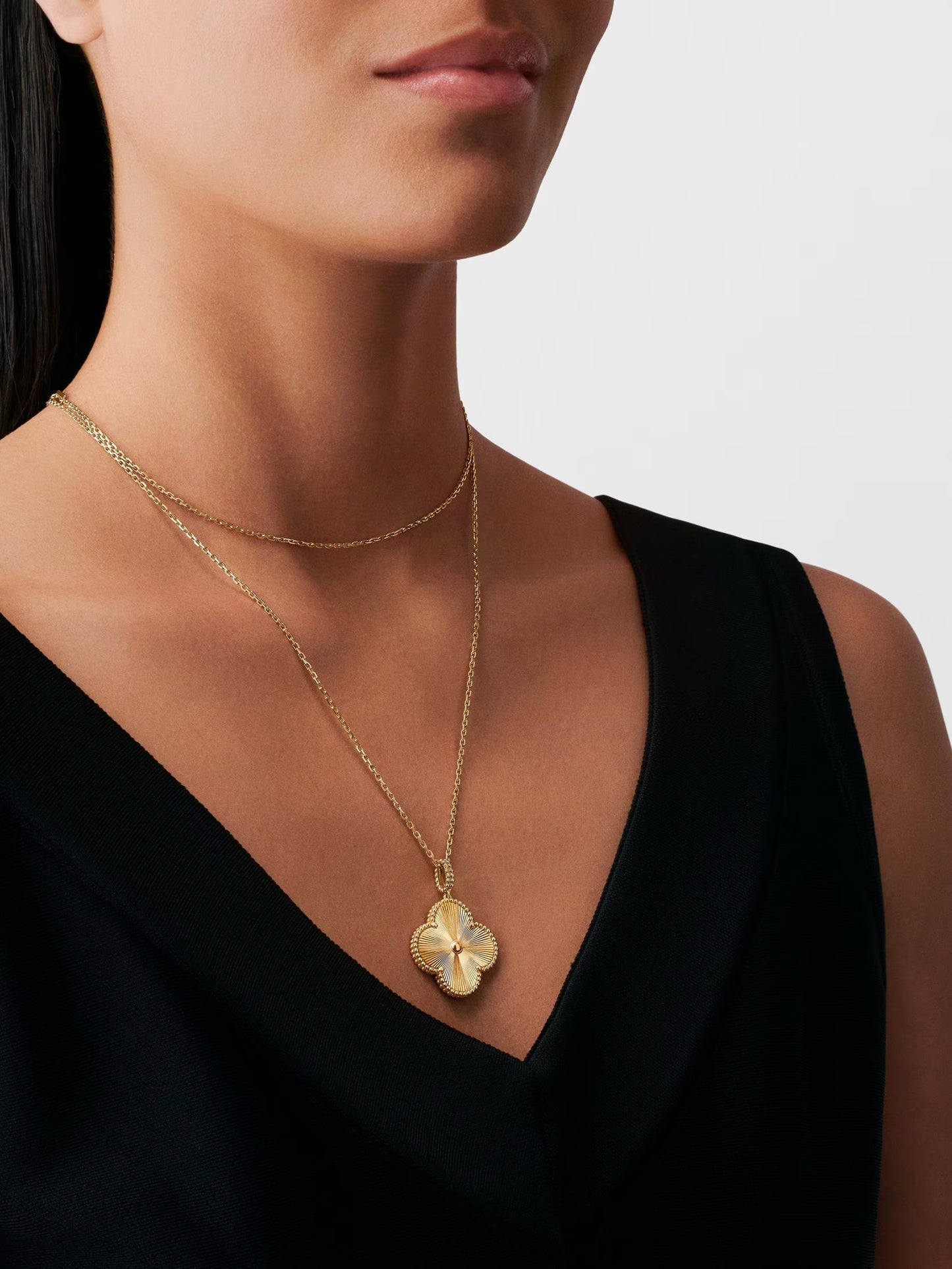 Magic Alhambra long necklace, 1 motif, guilloché 18K yellow gold.
