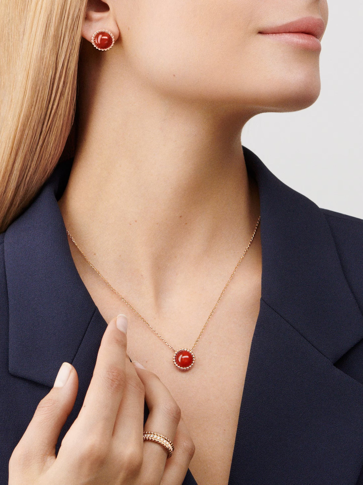 Perlée couleurs pendant, 18K rose gold, carnelian.