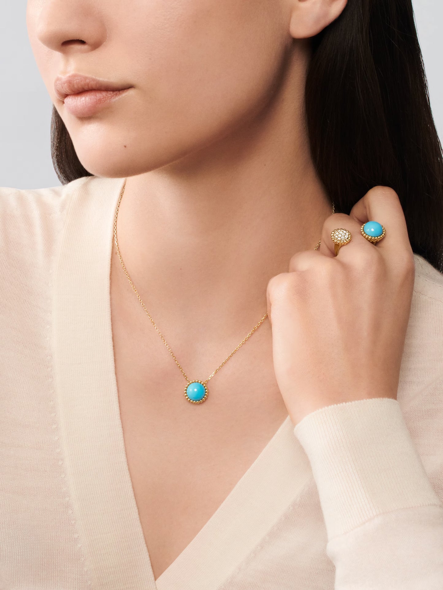 Perlée couleurs pendant, 18K yellow gold, turquoise.