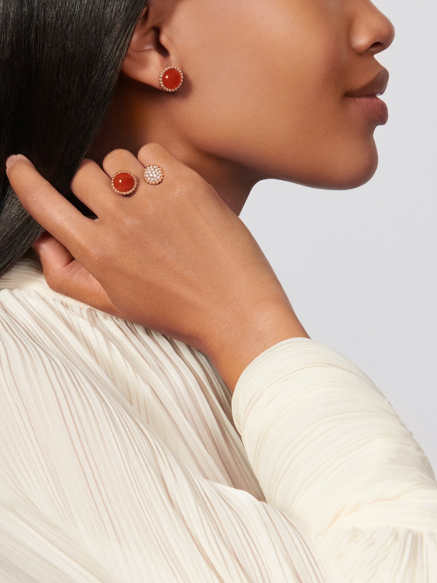 Perlée couleurs earrings, 18K rose gold, carnelian.