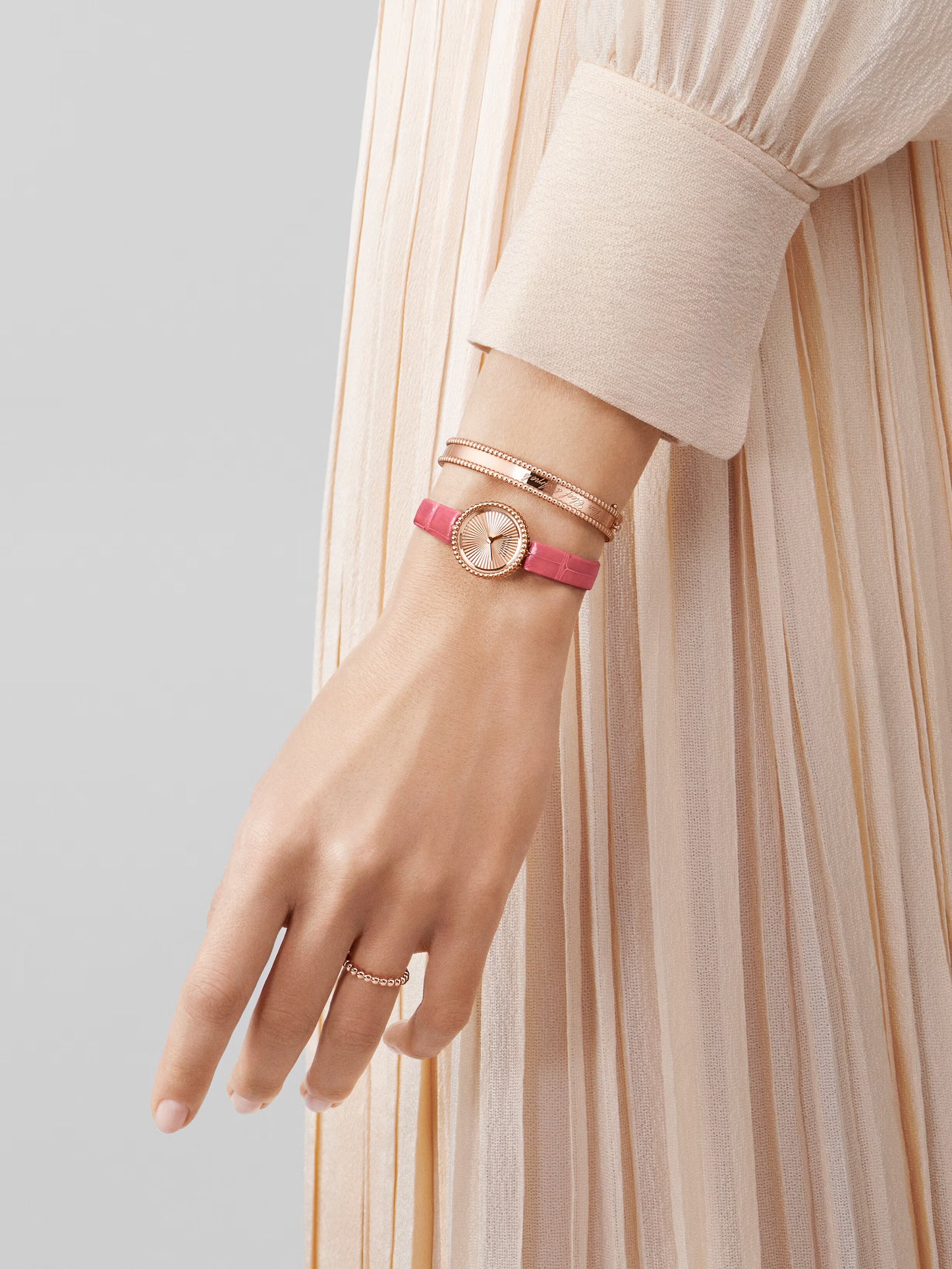 Perlée pearls of gold ring, medium model, 18K rose gold.