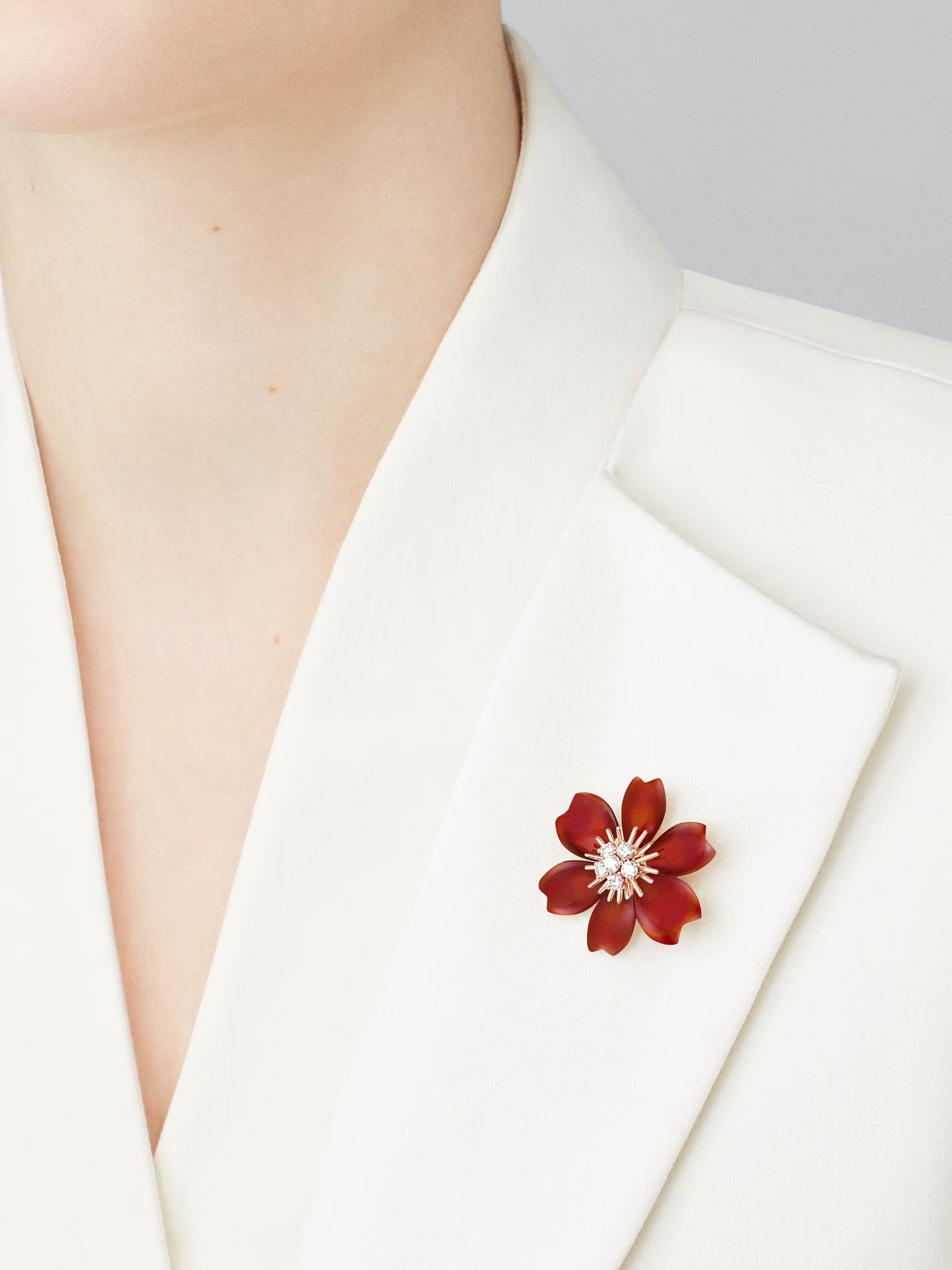 Rose de Noël clip pendant, small model, 18K rose gold, carnelian, round diamonds.