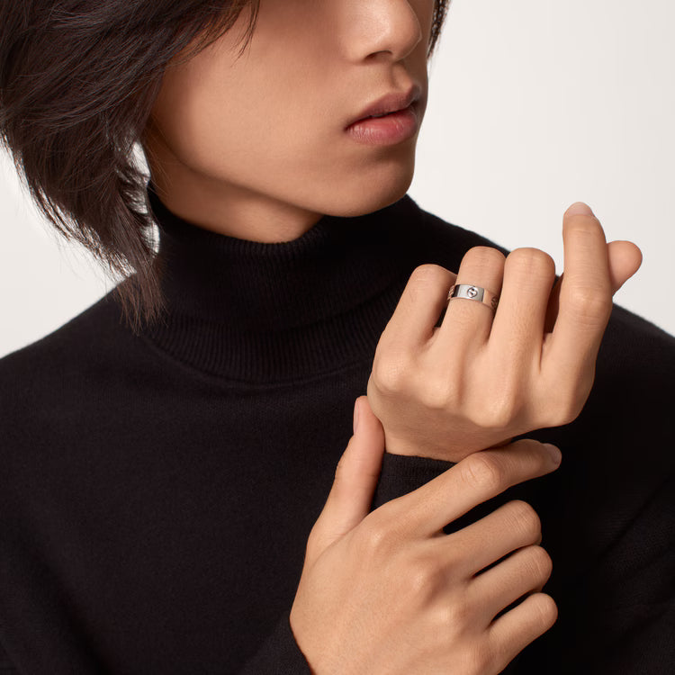 LOVE ring, classic model. 18k GOLD