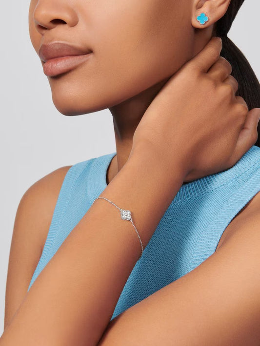 Sweet Alhambra earstuds, rhodium plated 18K white gold, turquoise.