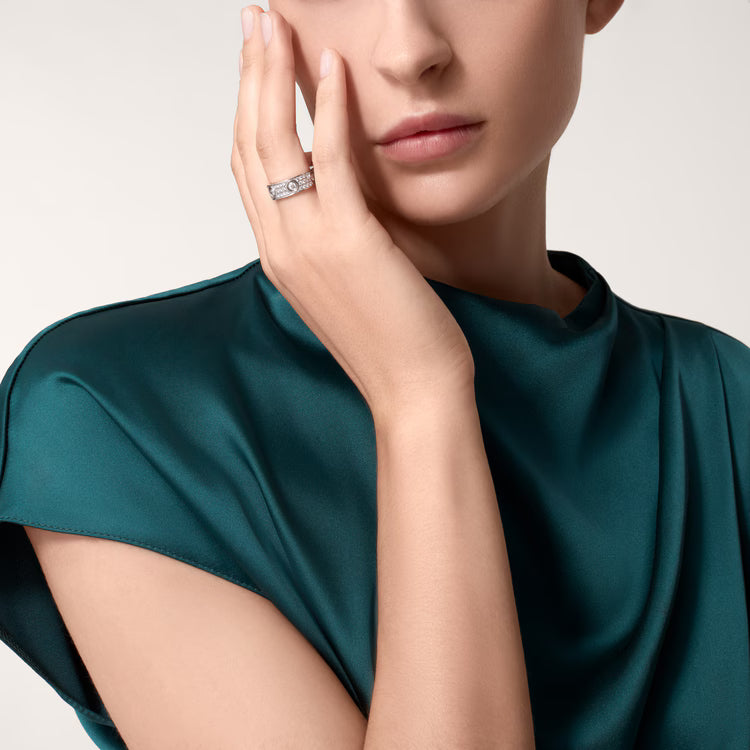 LOVE ring, classic model, paved, 6 diamonds. 18k GOLD