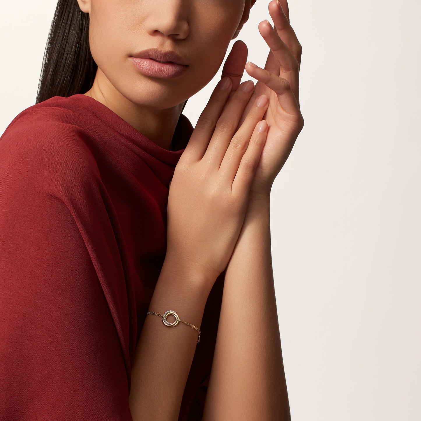 Trinity bracelet 18K white, yellow and rose gold, on chain, diamonds.