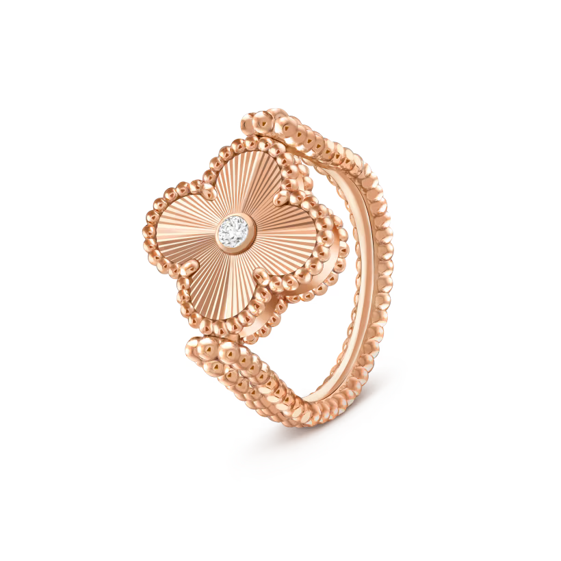 Vintage Alhambra reversible ring, guilloché 18K rose gold, carnelian, diamond