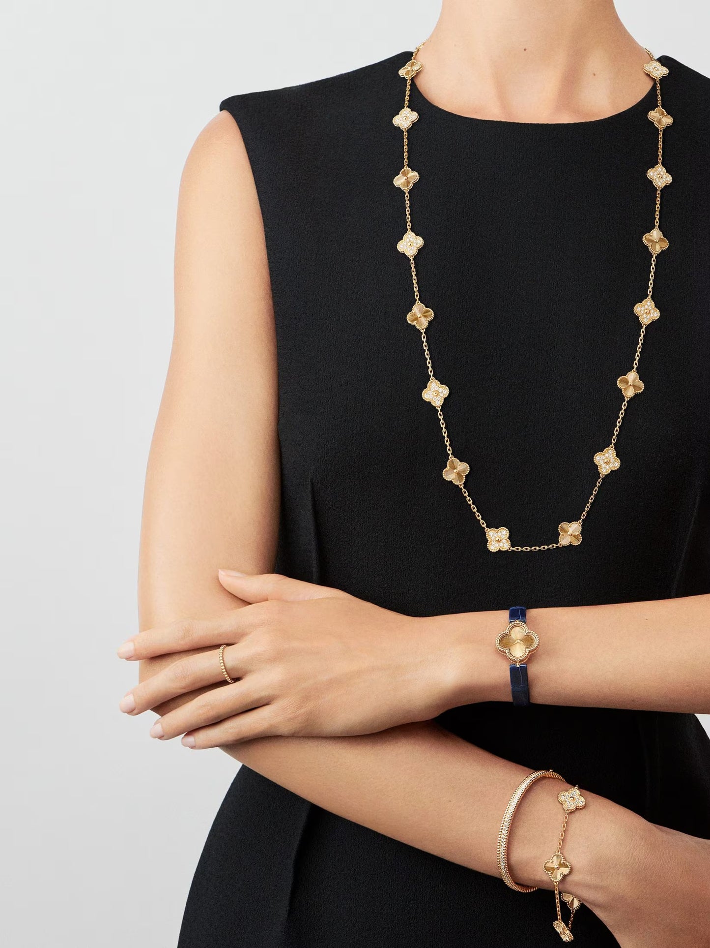 Vintage Alhambra long necklace, 20 motifs, guilloché 18K yellow gold, round diamonds