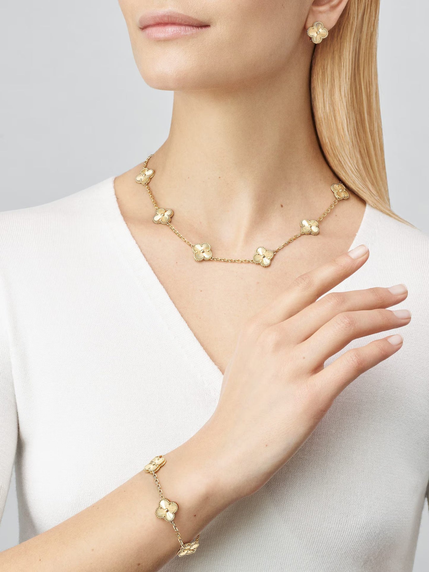 Vintage Alhambra necklace, 10 motifs, guilloché 18K yellow gold.