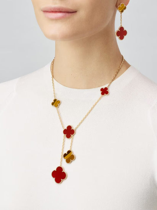 Magic Alhambra earrings, 2 motifs, 18K yellow gold, tiger’s eye, carnelian.