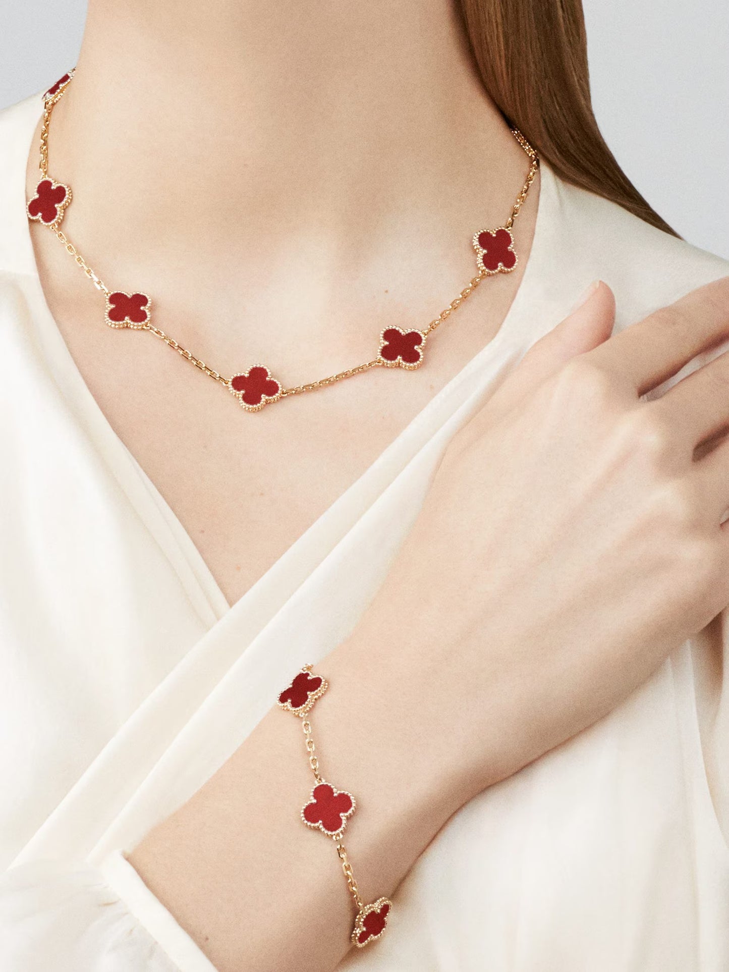 Vintage Alhambra necklace, 10 motifs, 18K yellow gold, carnelian.