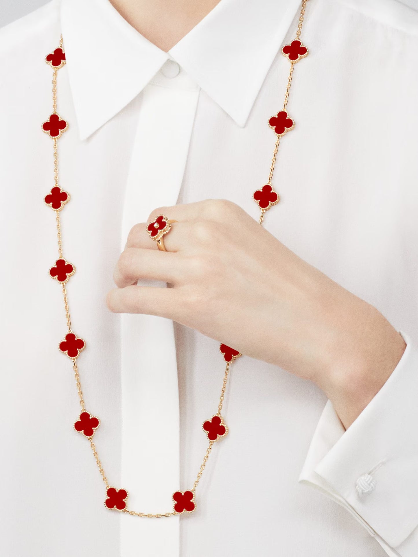 Vintage Alhambra long necklace, 20 motifs, 18K yellow gold, carnelian.