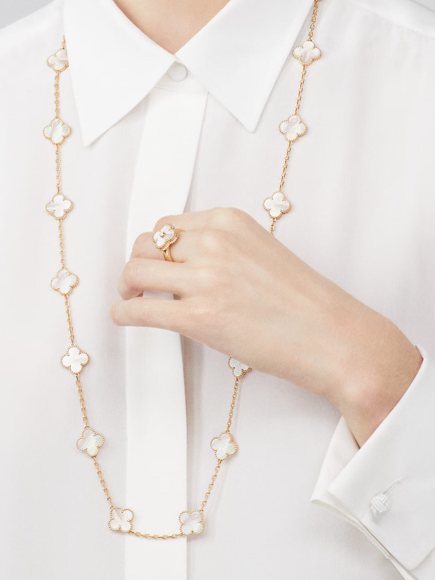 Vintage Alhambra long necklace, 20 motifs, 18K yellow gold, white mother-of-pearl.