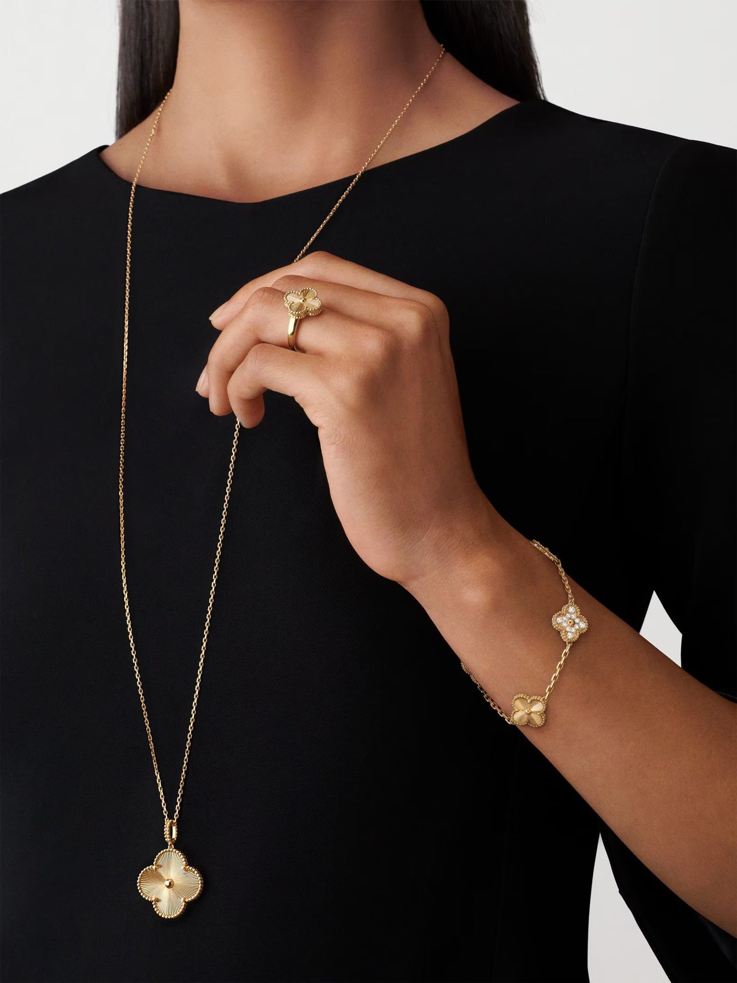 Magic Alhambra long necklace, 1 motif, guilloché 18K yellow gold.