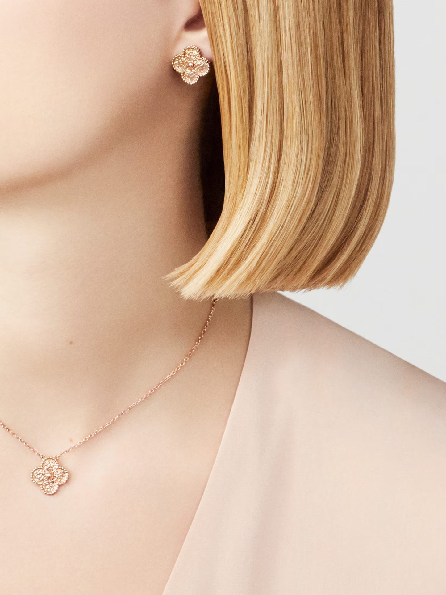 Vintage Alhambra pendant, textured 18K rose gold.