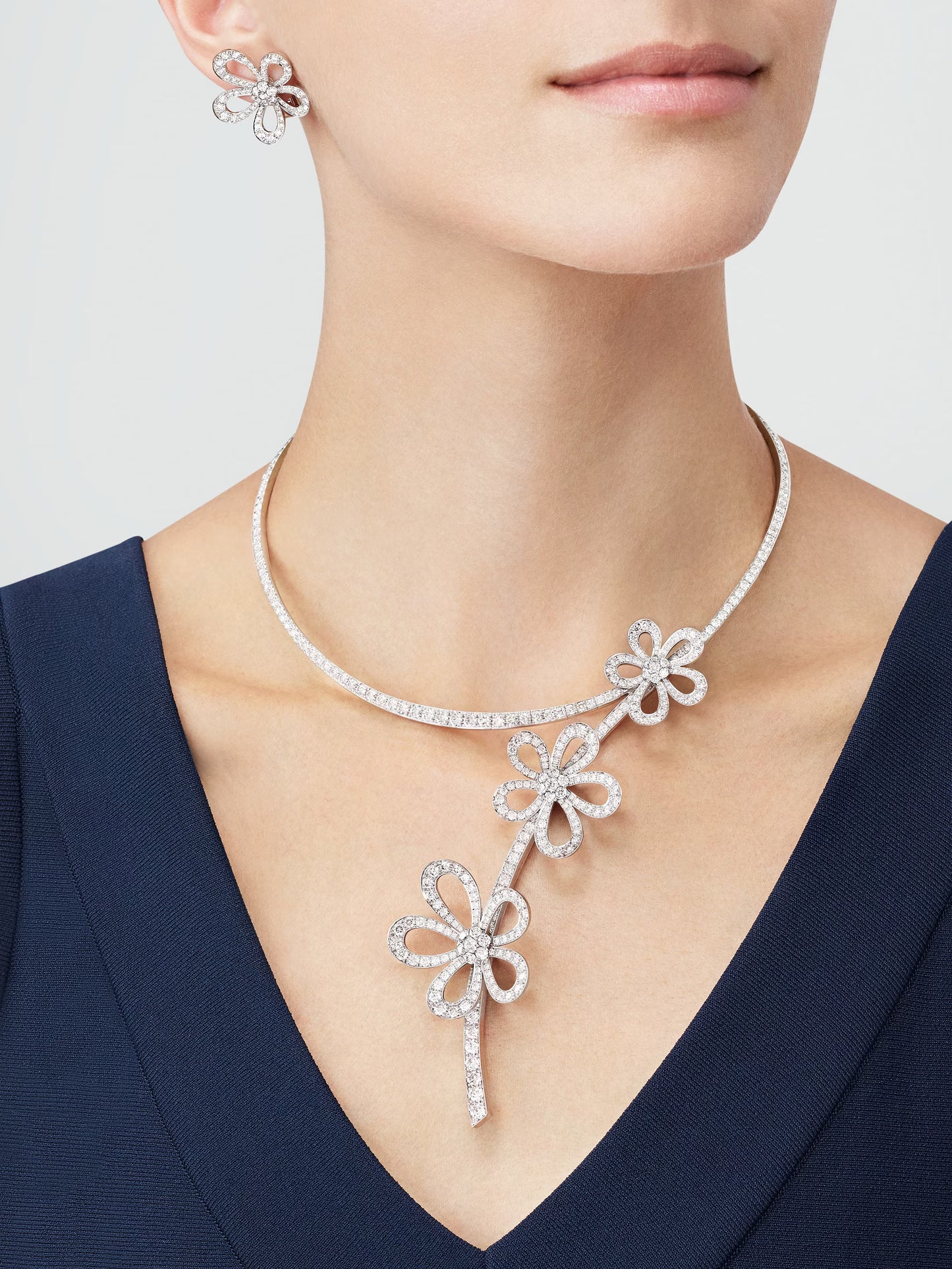 Flowerlace necklace, Rhodium plated 18K white gold, diamonds.