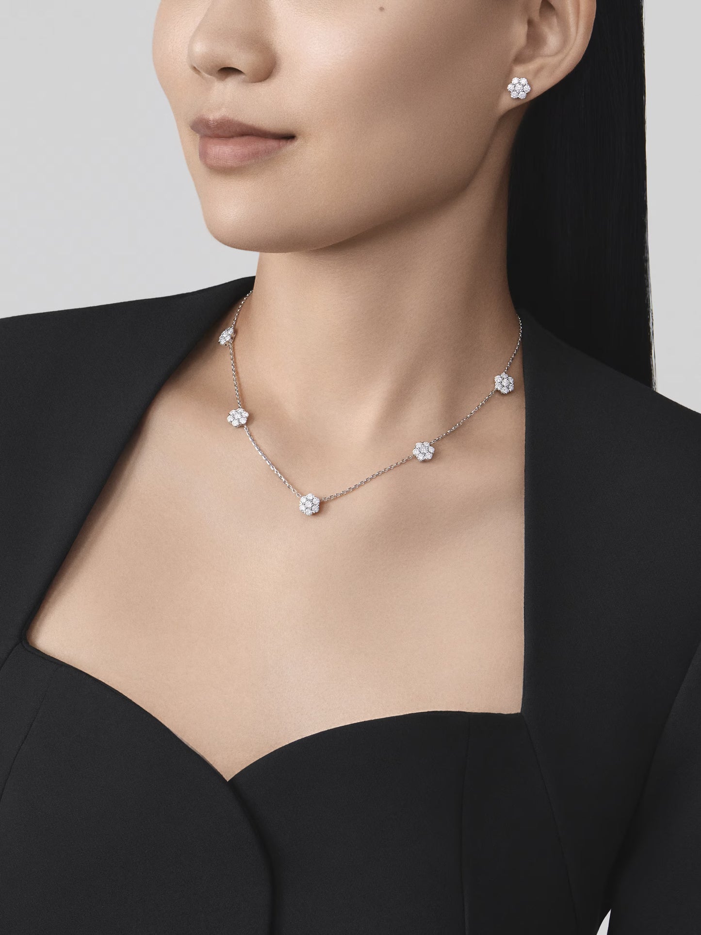 Fleurette necklace, 5 flowers, rhodium plated 18K white gold, round diamonds.