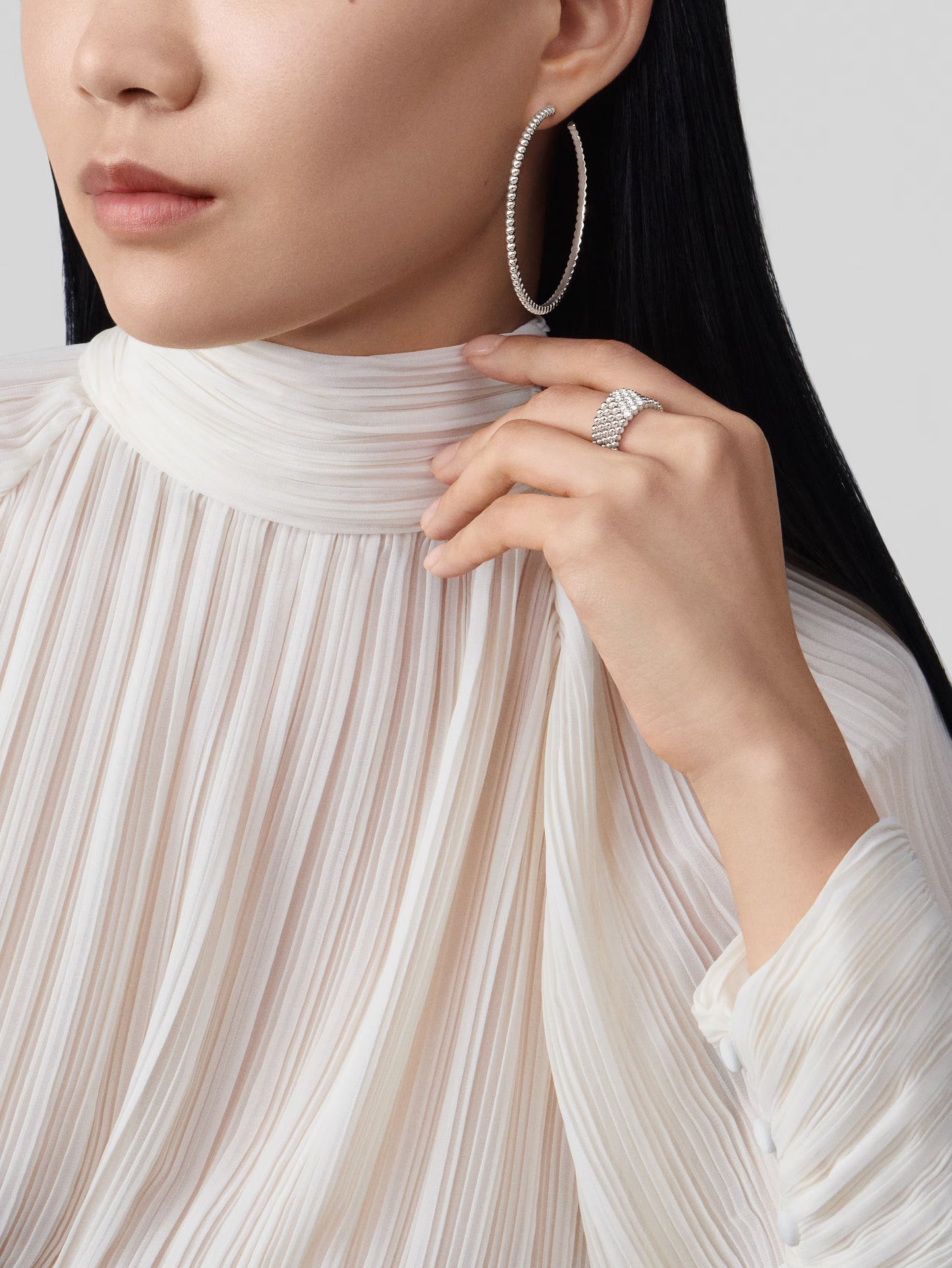 Perlée pearls of gold hoop earrings, rhodium plated 18K white gold, large model.