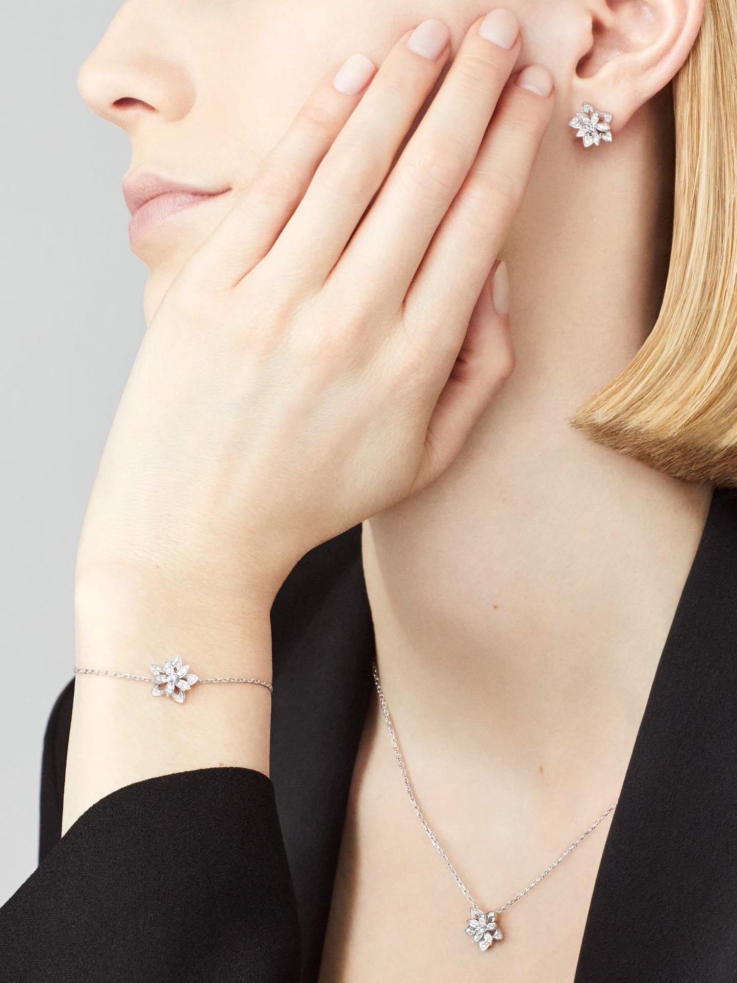Lotus openwork bracelet, mini model, rhodium plated 18K white gold, round diamonds.