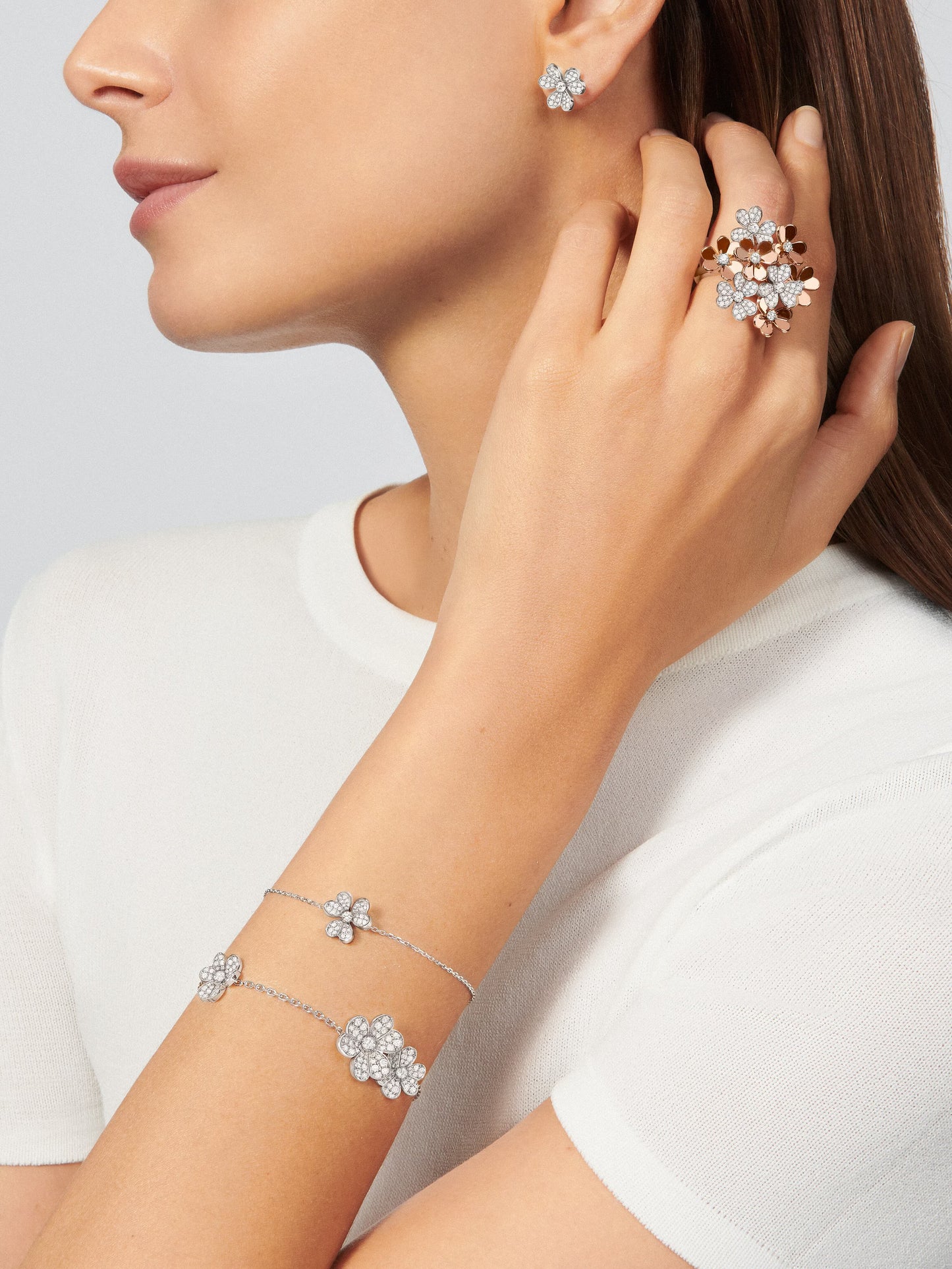 Frivole bracelet, mini model, rhodium plated 18K white gold, round diamonds.