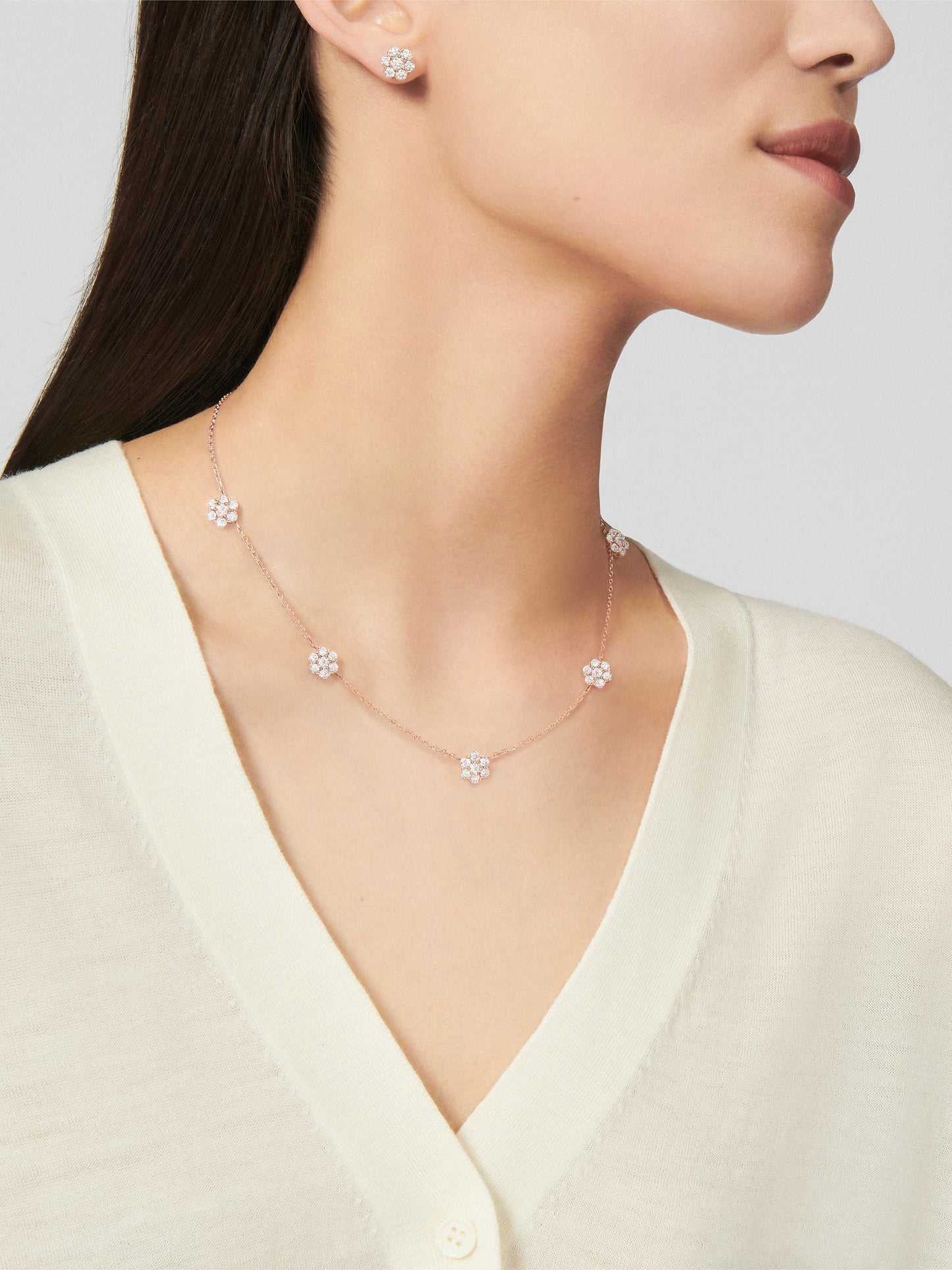 Fleurette earrings, 18K rose gold, round diamonds.