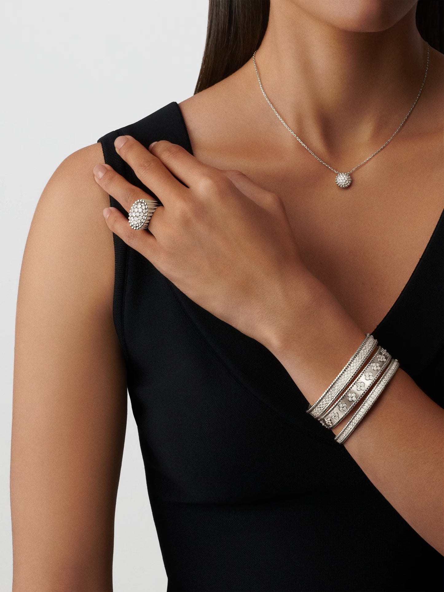 Perlée clovers bracelet, rhodium plated 18K white gold, round diamonds, medium model.