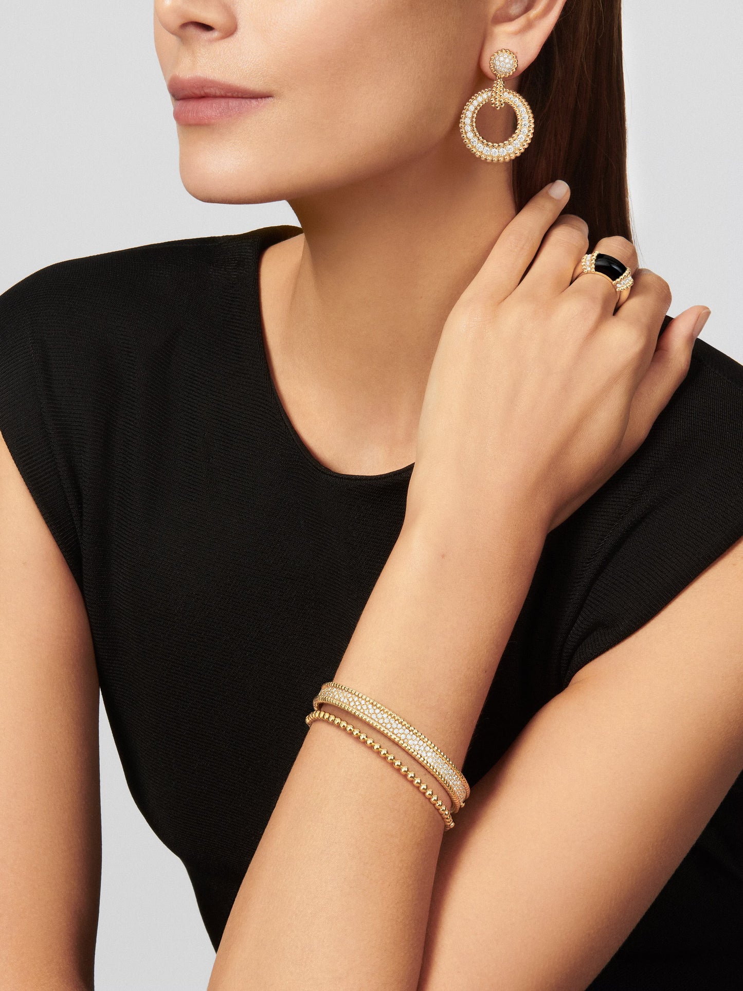 Perlée diamonds earrings, 18K yellow gold, round diamonds.