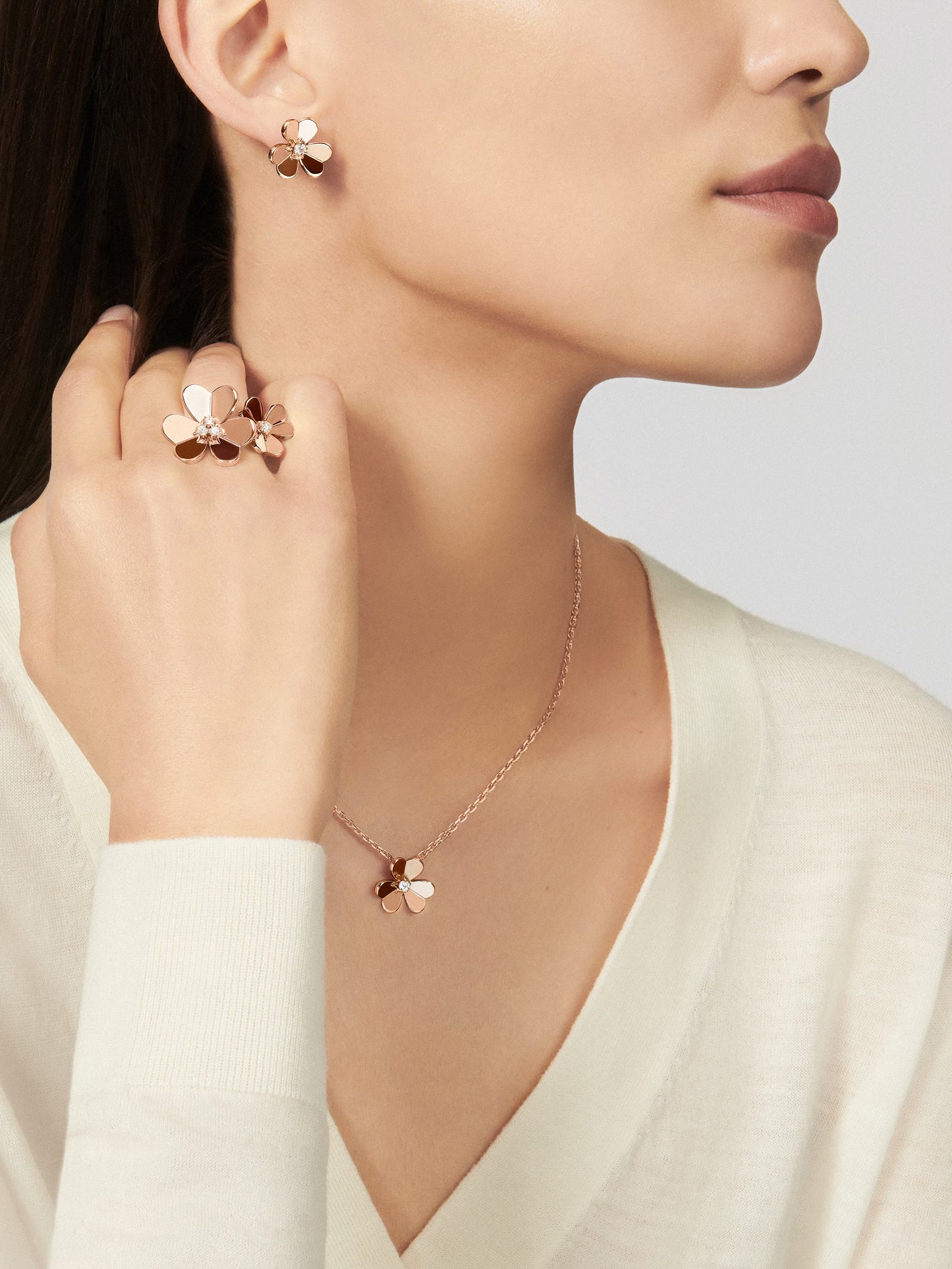 Frivole earrings, small model, 18K rose gold, round diamonds.