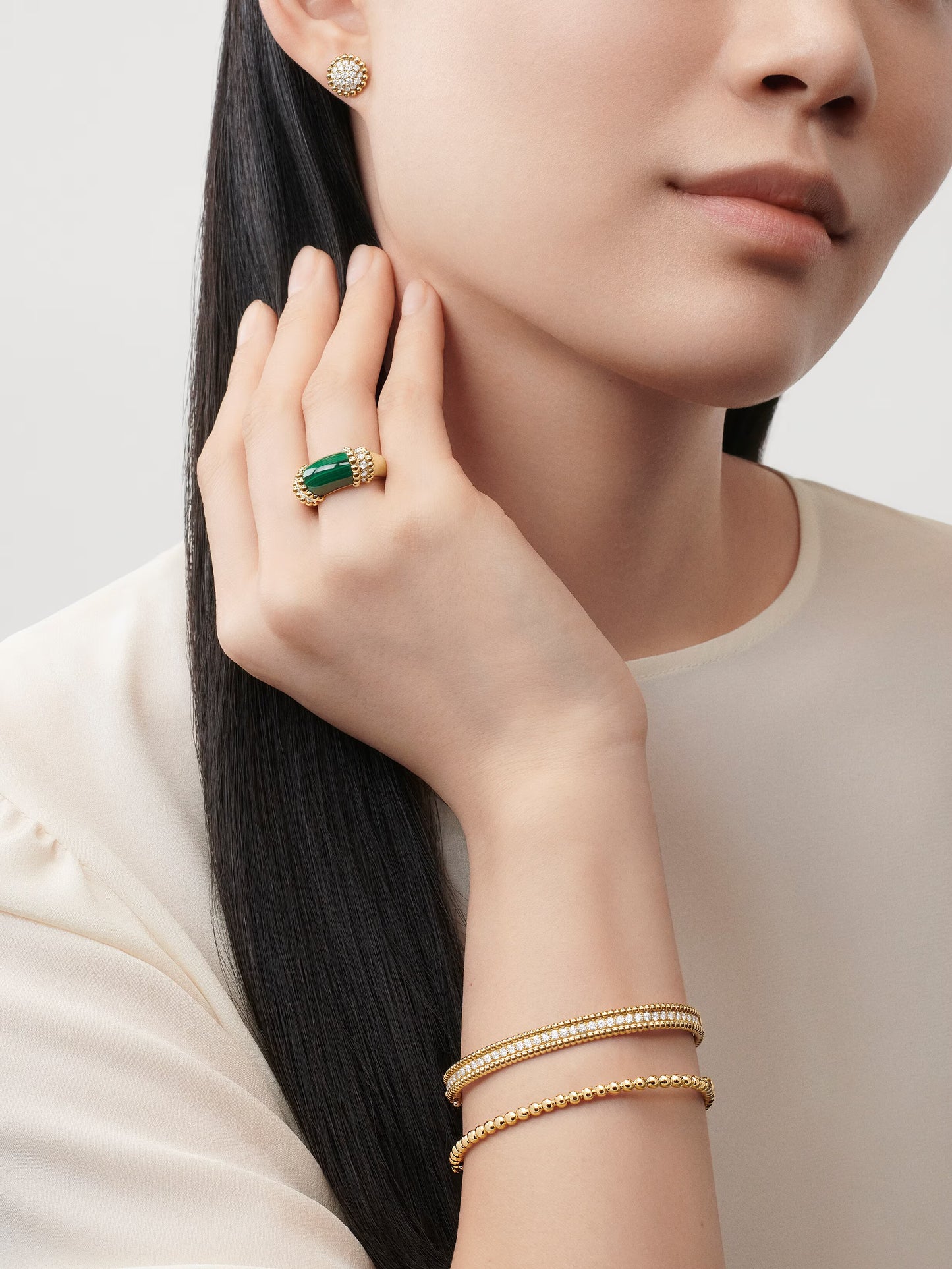 Perlée couleurs ring, 18K yellow gold, malachite, round diamonds.