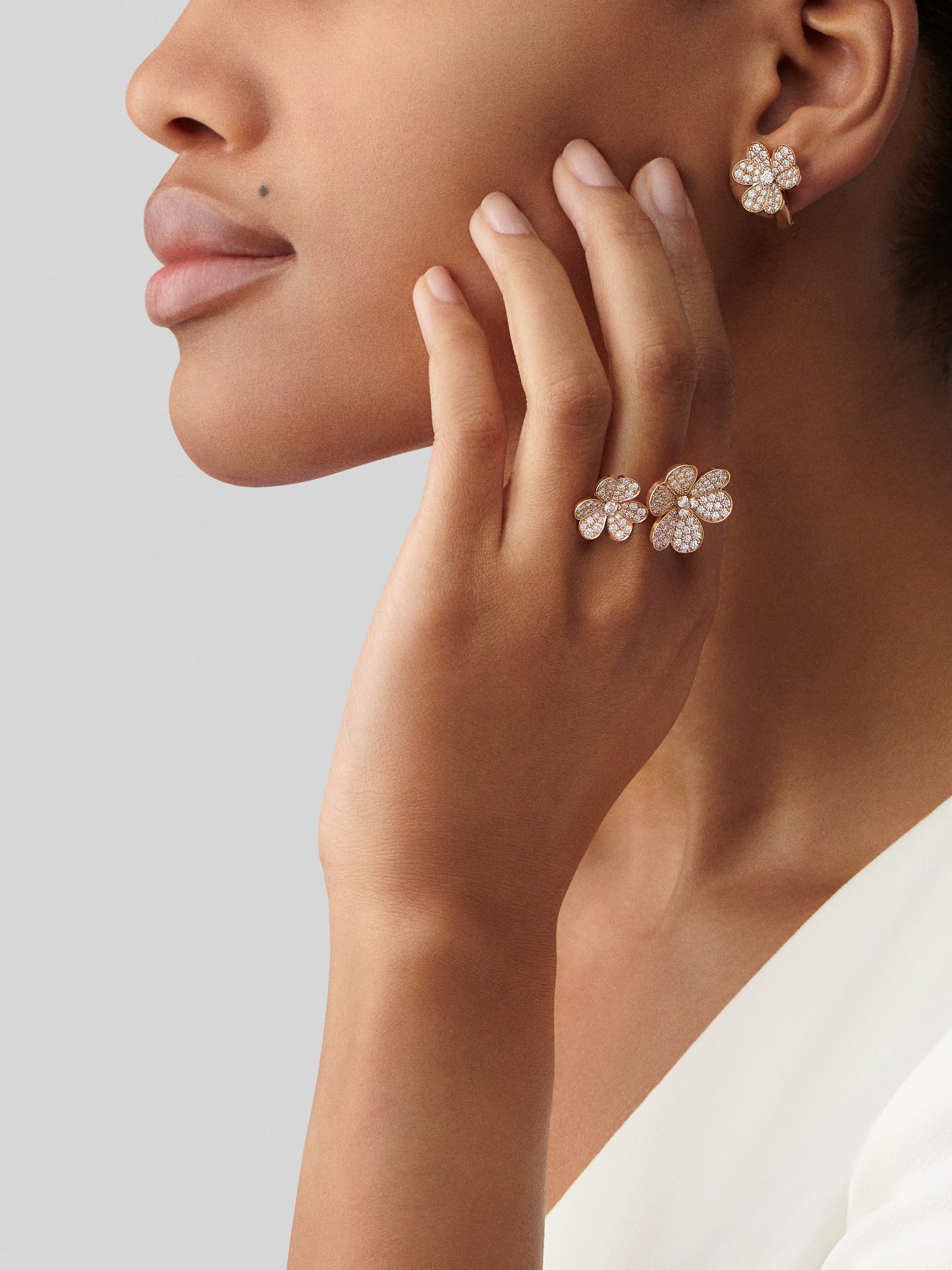 Frivole earrings, small model, 18K rose gold, round diamonds