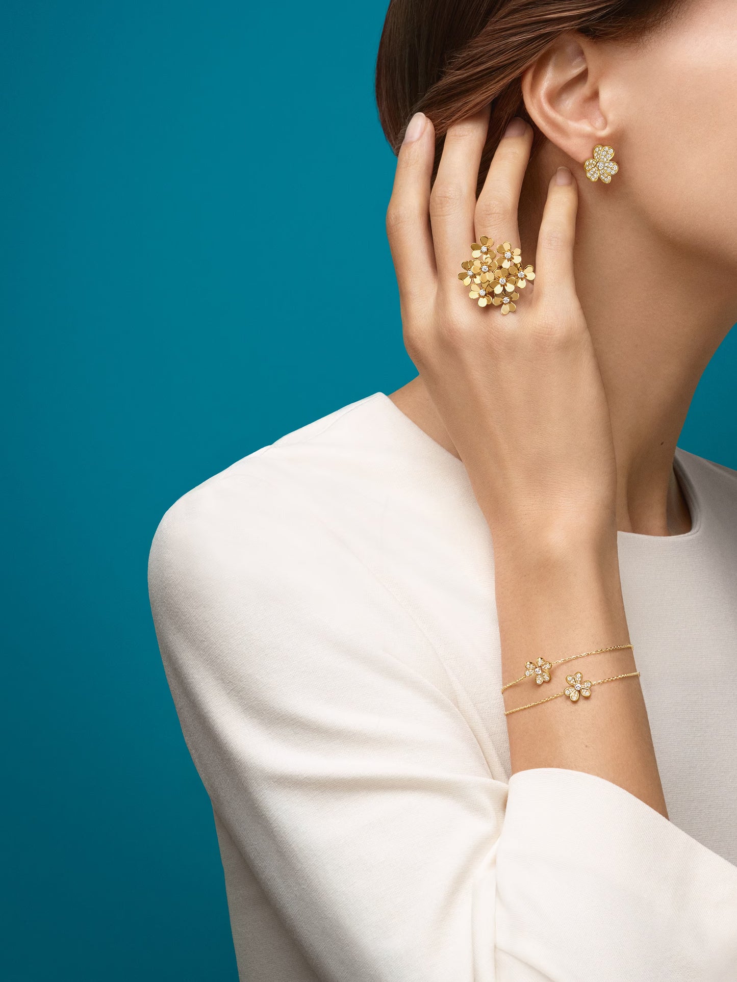 Frivole bracelet, mini model, 18K yellow gold, round diamonds.