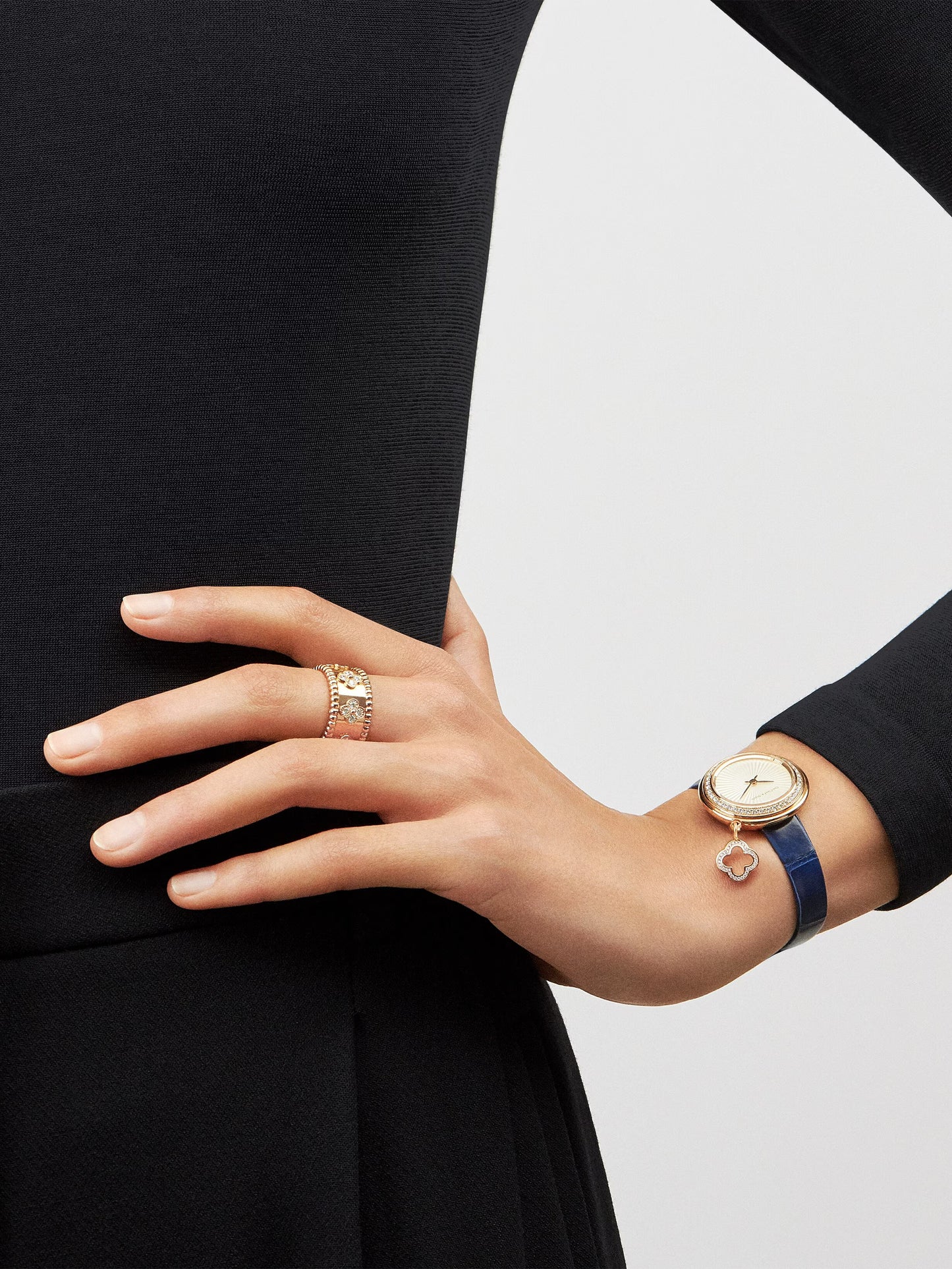 Perlée clovers ring, 18K rose gold, round diamonds, small model.