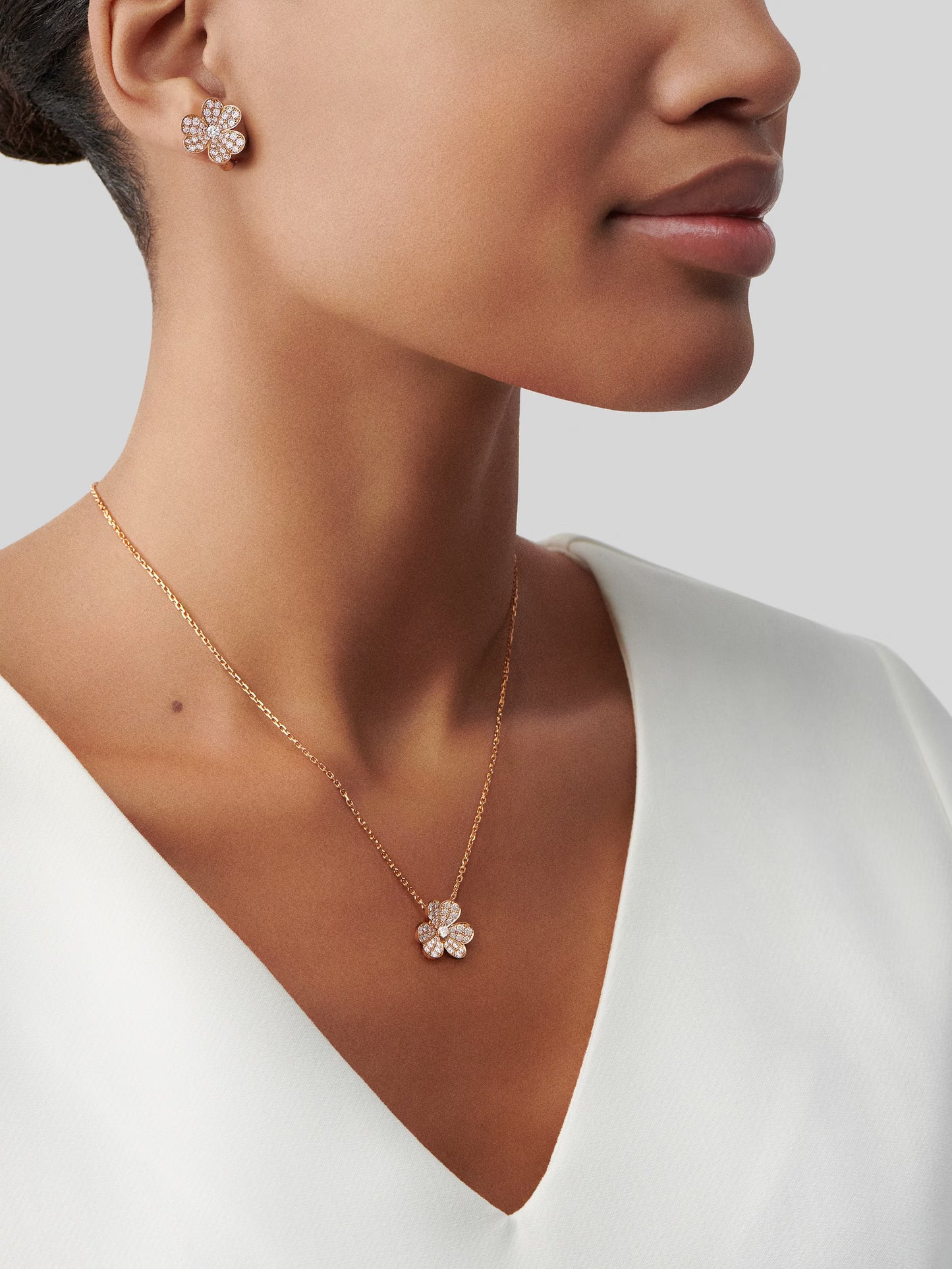 Frivole pendant, small model, 18K yellow gold, round diamonds