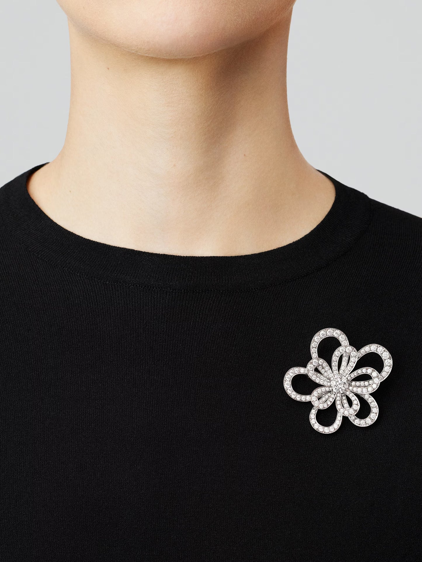Flowerlace clip and pendant. Rhodium plated 18K white gold, diamonds.