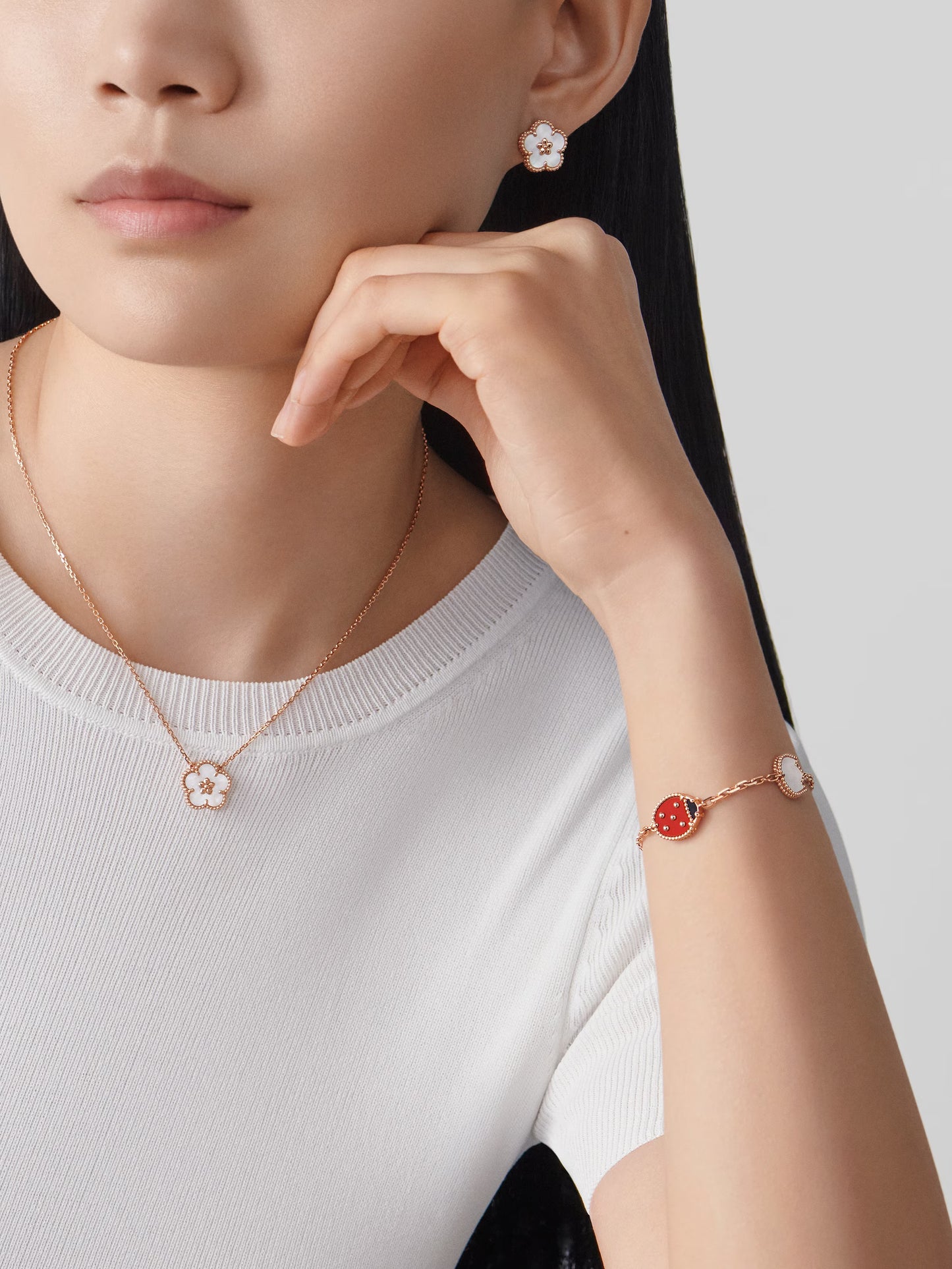 Lucky Spring bracelet, 5 motifs, 18K rose gold, white mother-of-pearl, carnelian, onyx.