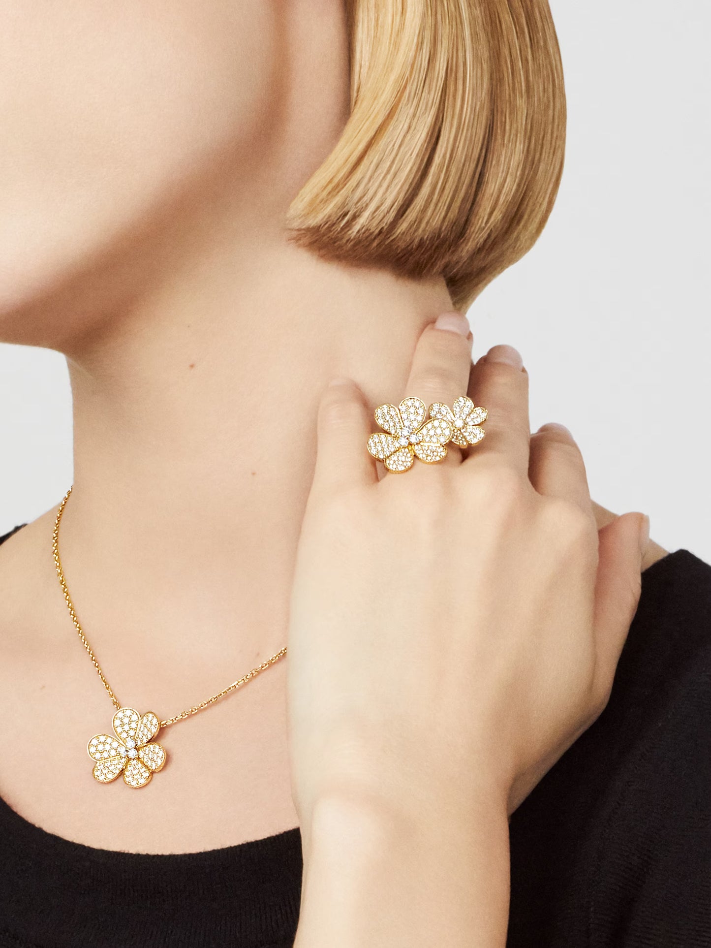 Frivole pendant, large model, 18K yellow gold, round diamonds