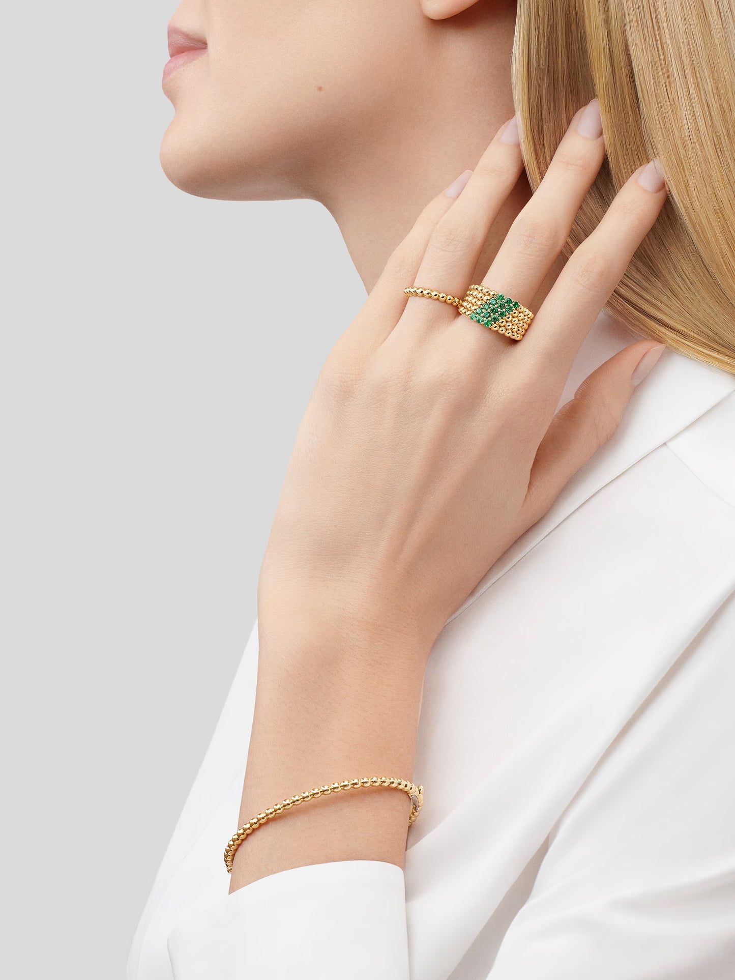 Perlée couleurs ring, 5 rows, 18K yellow gold, round emeralds.