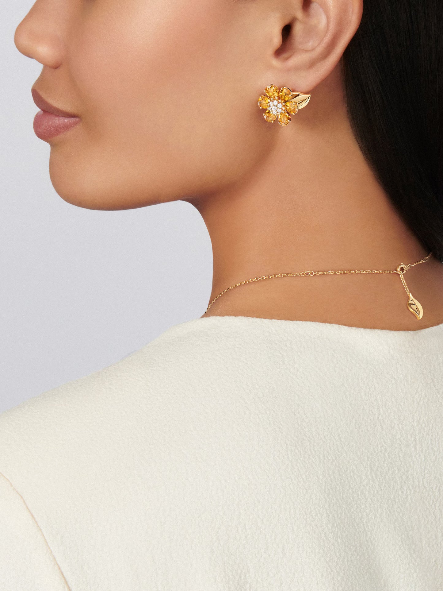 Fleurs d’Hawaï earrings, small model, 18K yellow gold, citrines, round diamonds.