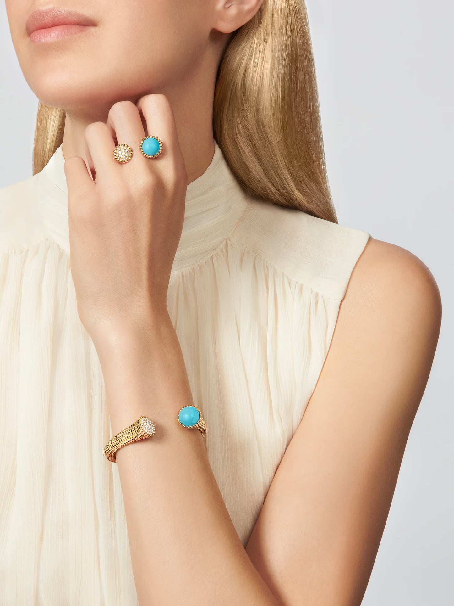 Perlée couleurs Between the Finger ring, 18K yellow gold, turquoise, round diamonds.