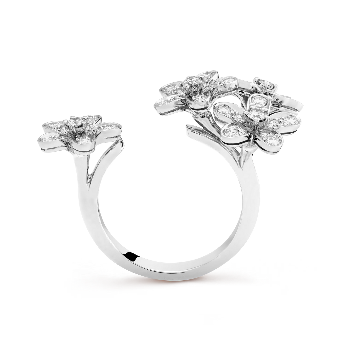 Socrate Between the Finger ring, rhodium plated 18K white gold, round diamonds.