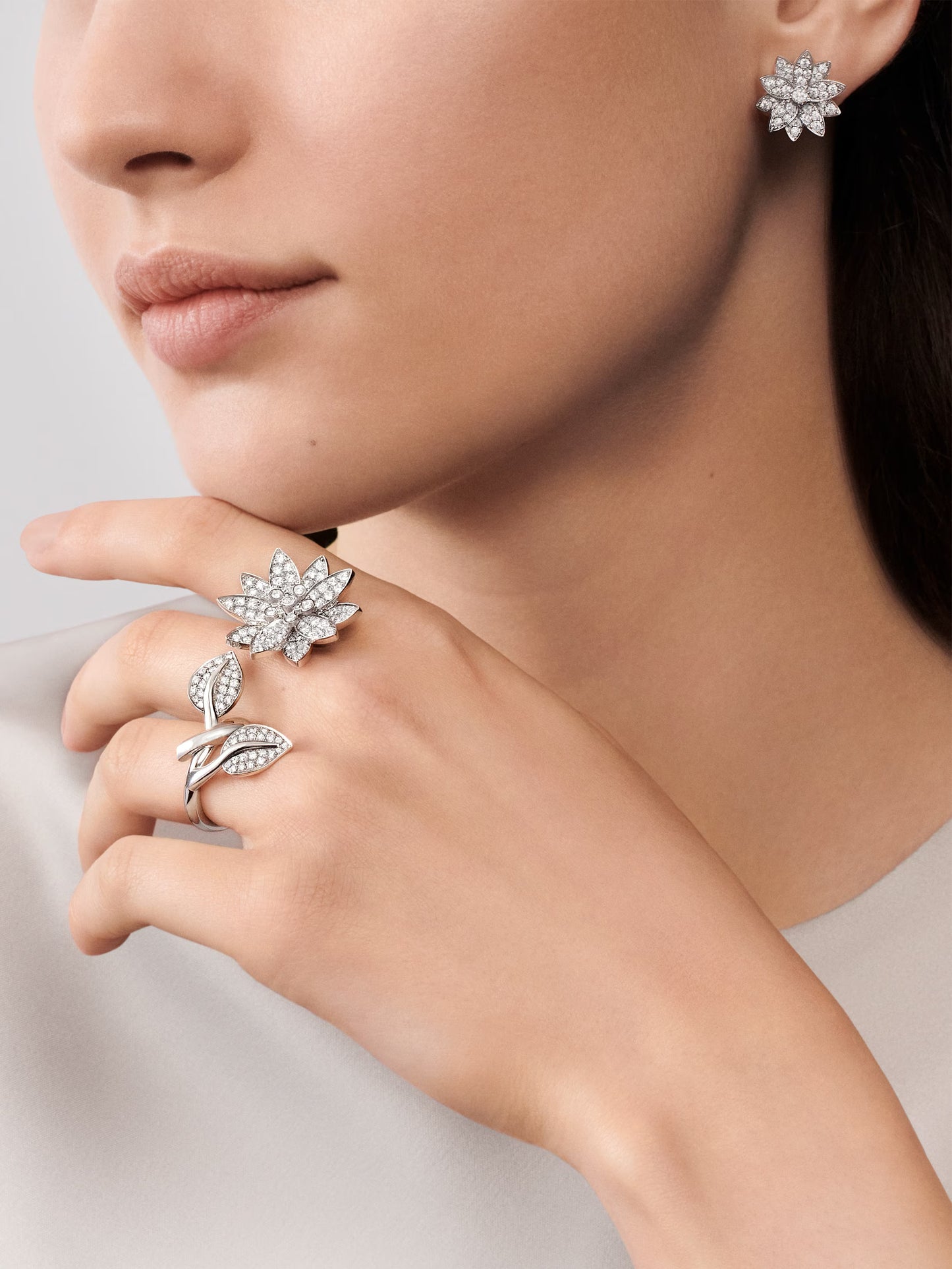 Lotus earrings, small model, rhodium plated 18K white gold, round diamonds.