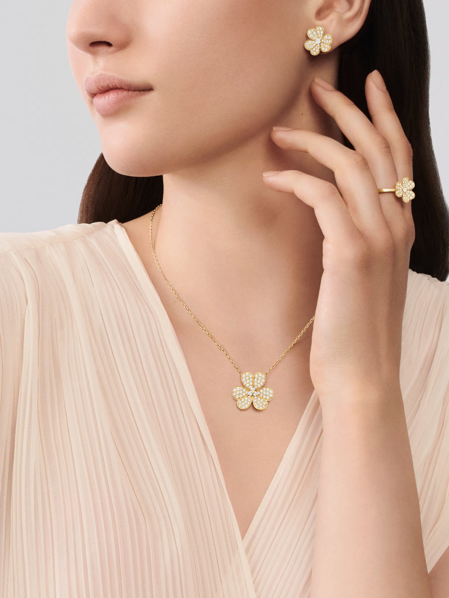 Frivole pendant, large model, 18K yellow gold, round diamonds