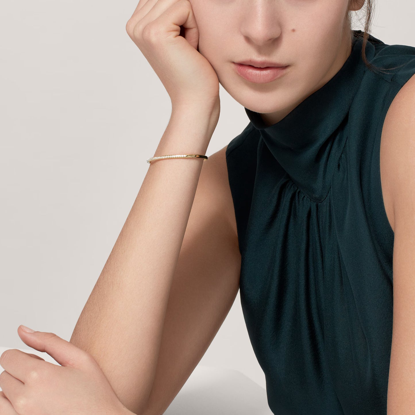 Etincelle de Cartier bracelet Yellow gold, half-paved.