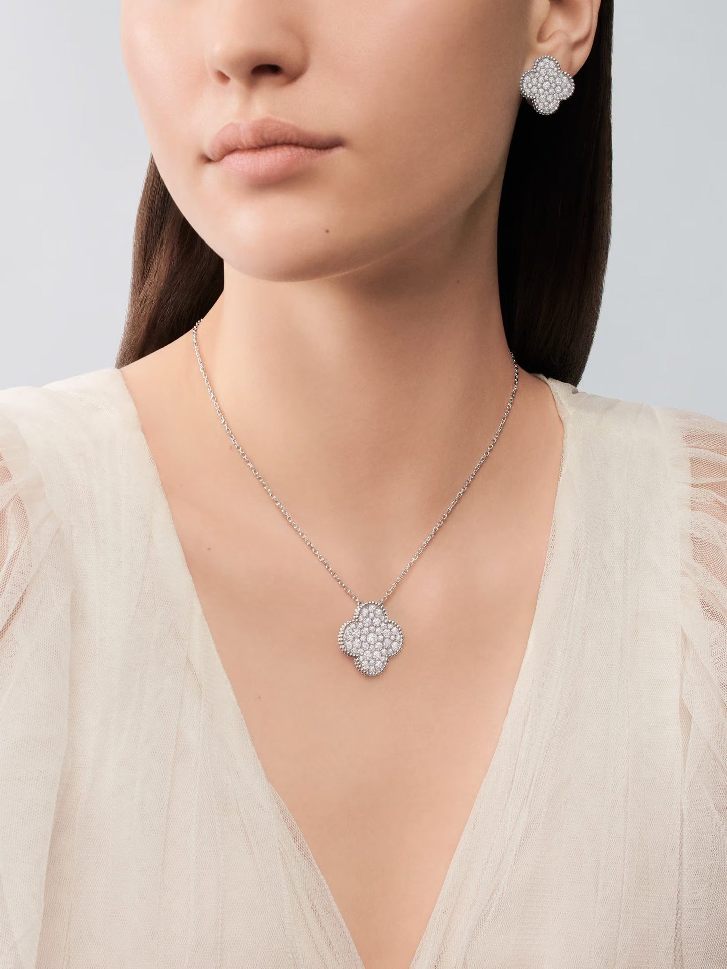 Magic Alhambra pendant, rhodium plated 18K white gold, round diamonds