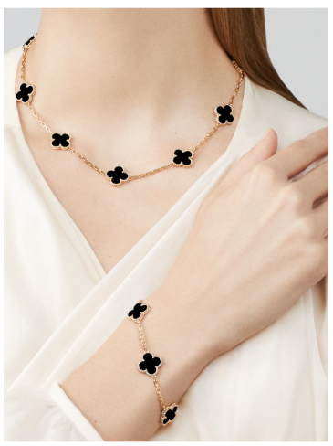 Vintage Alhambra bracelet, 5 motifs. 18K yellow gold, Onyx