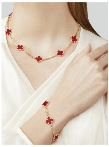 Vintage Alhambra bracelet, 5 motifs. 18K yellow gold, Carnelian