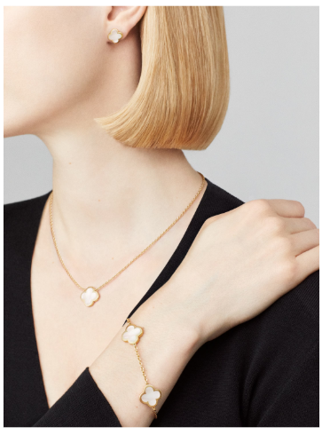 Pure Alhambra bracelet, 4 motifs, 18K yellow gold, white mother-of-pearl.
